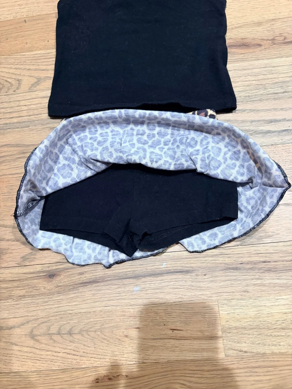 Denny’s Random Hearts baby girl leopard print outfit with studs and bow